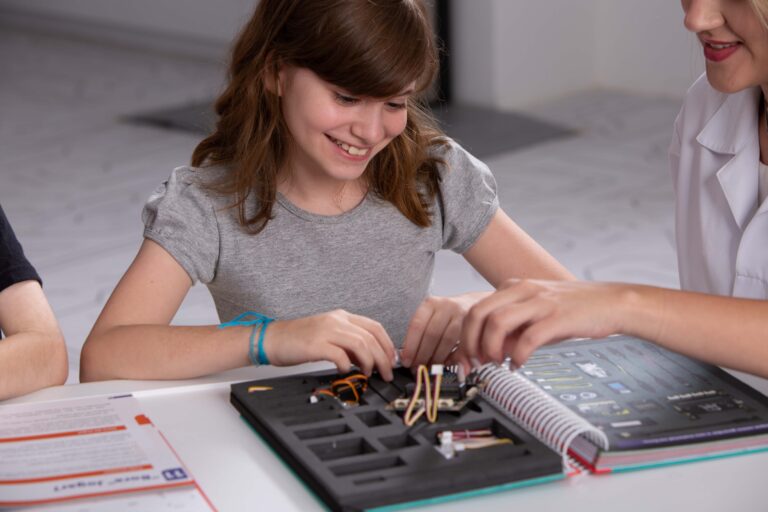 <strong>Projeto EstroGênias abre inscrições para roda de conversa sobre incentivo à educação de meninas nas áreas de ciência e de tecnologia</strong>