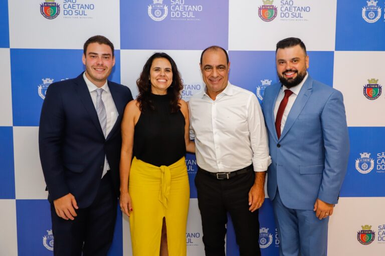 <em>Auricchio empossa três novos secretários municipais e valoriza currículos</em>