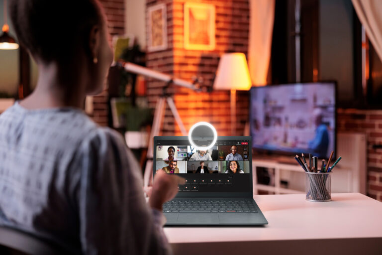 <strong>Novo notebook da linha Positivo Motion vem com ring light de presente e oferece mais desempenho em sua categoria de preço</strong>