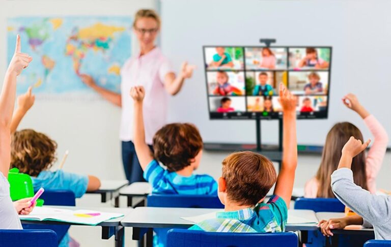 Educacional explica por que a transformação digital no ensino está além da implantação de tecnologia em sala de aula